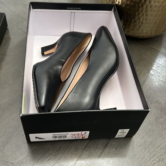 NATURALIZER SEDONA LEATHER SQUARE TOE PUMPS - Picture 2 of 10